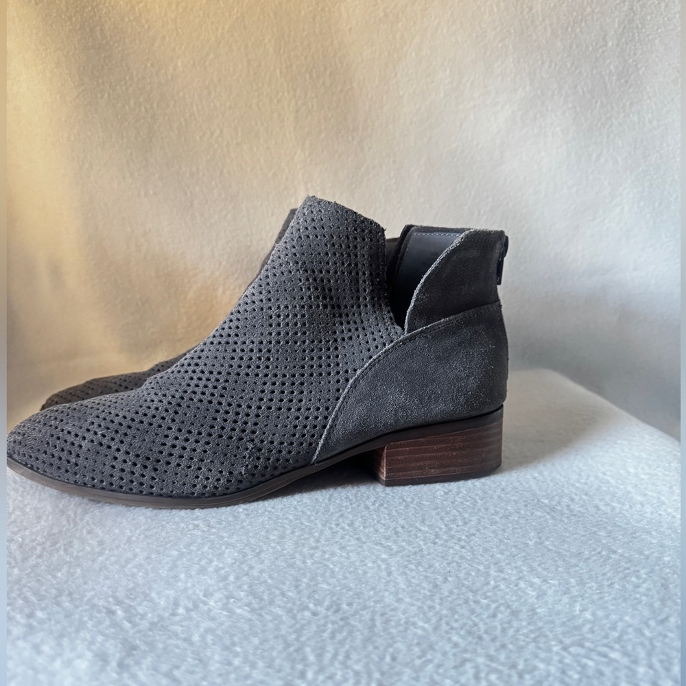Crown Vintage Gray Suede Women’s Size 10M Ankle Boots. - Picture 2 of 14